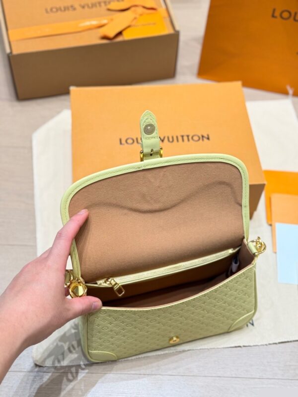 LV Resort Diane C2301500
