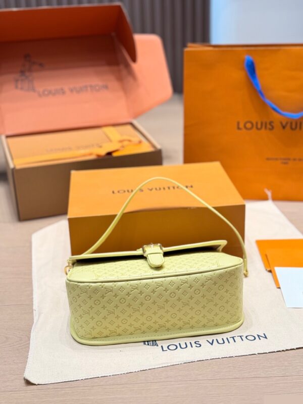 LV Resort Diane C2301500