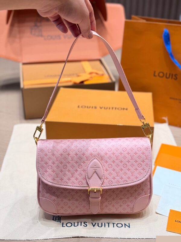 LV Resort Diane C2301500