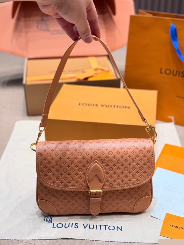 LV Resort Diane C2301500