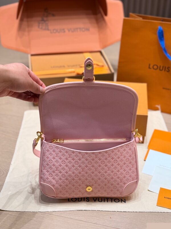 LV Resort Diane C2301500