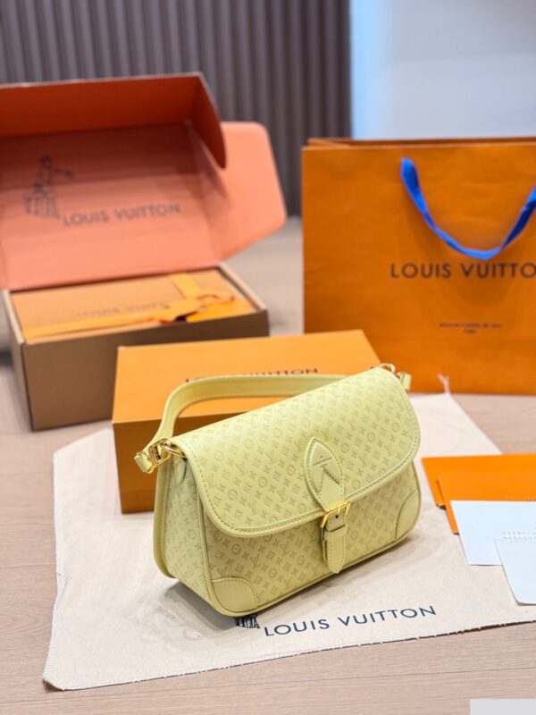 LV Resort Diane C2301500