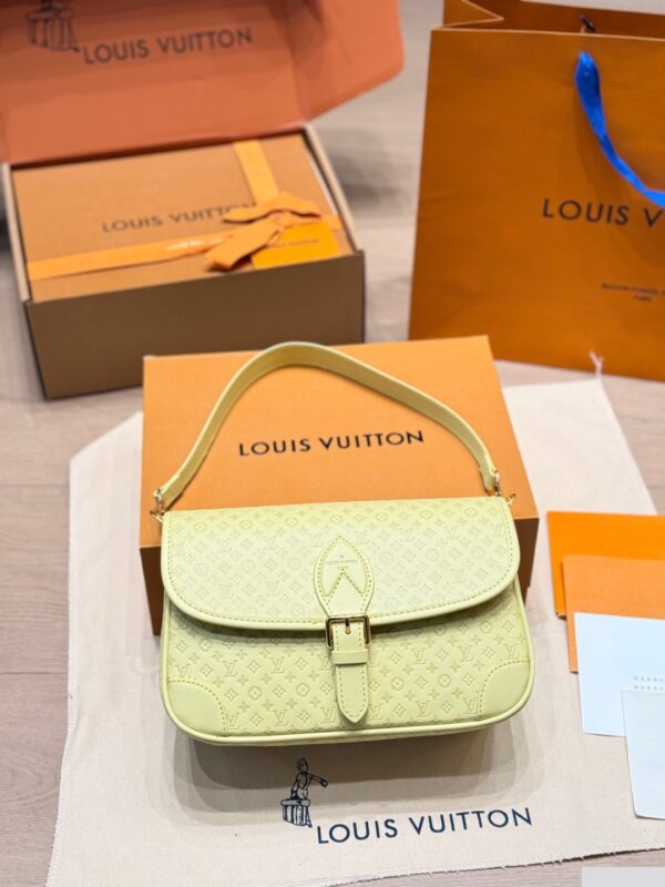 LV Resort Diane C2301500