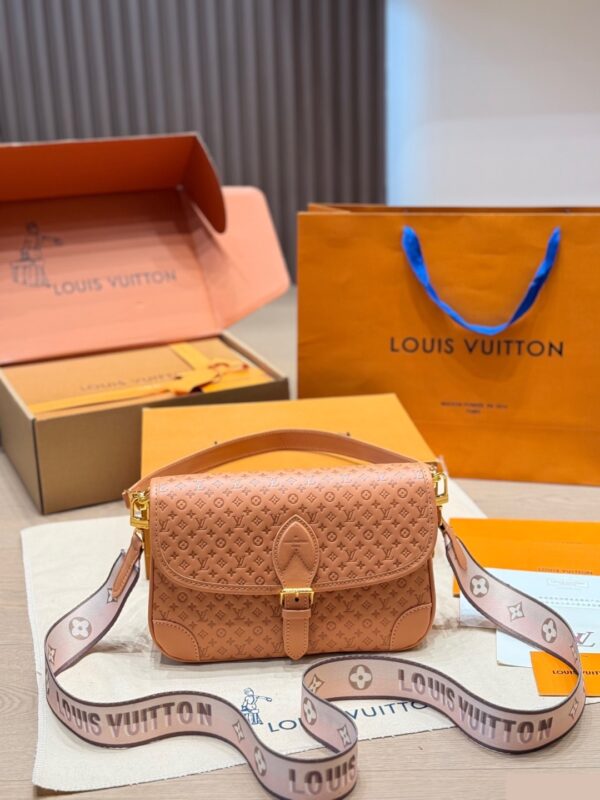 LV Resort Diane C2301500