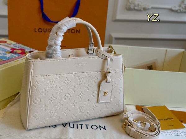 Stylish Fashion Carry LV Handbag LV265195 Stylish Fashion Carry LV Handbag LV265195