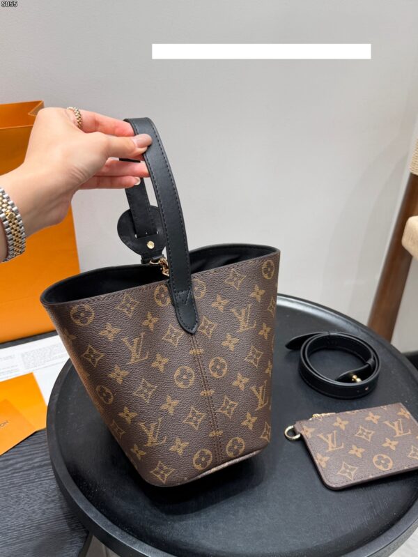 Stylish Fashion Carry LV Handbag LV265285
