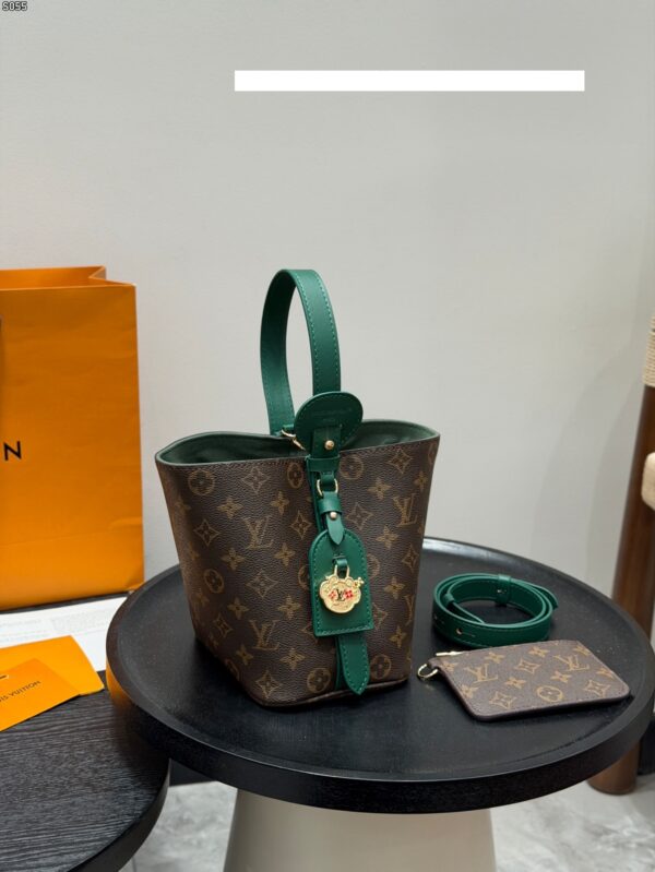 Stylish Fashion Carry LV Handbag LV265285