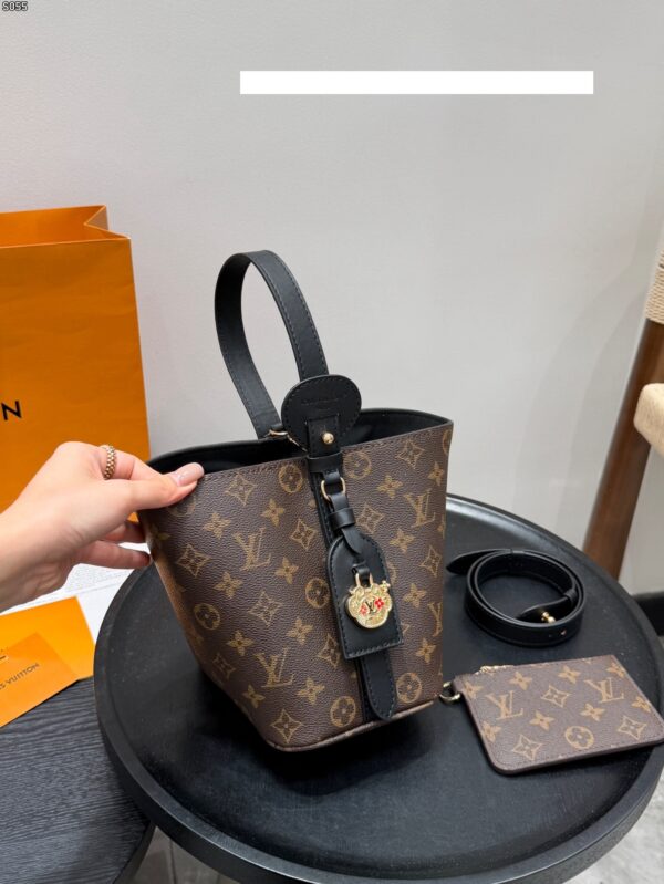 Stylish Fashion Carry LV Handbag LV265285