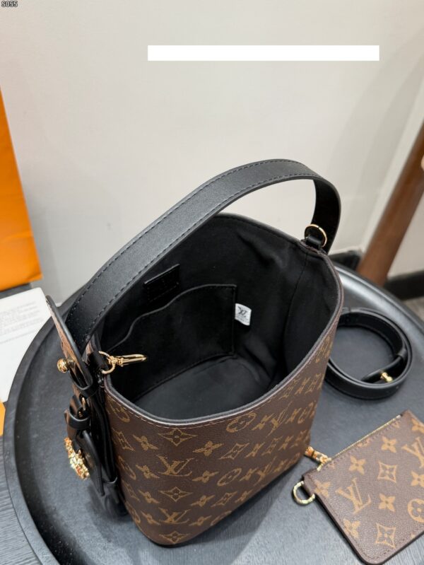 Stylish Fashion Carry LV Handbag LV265285