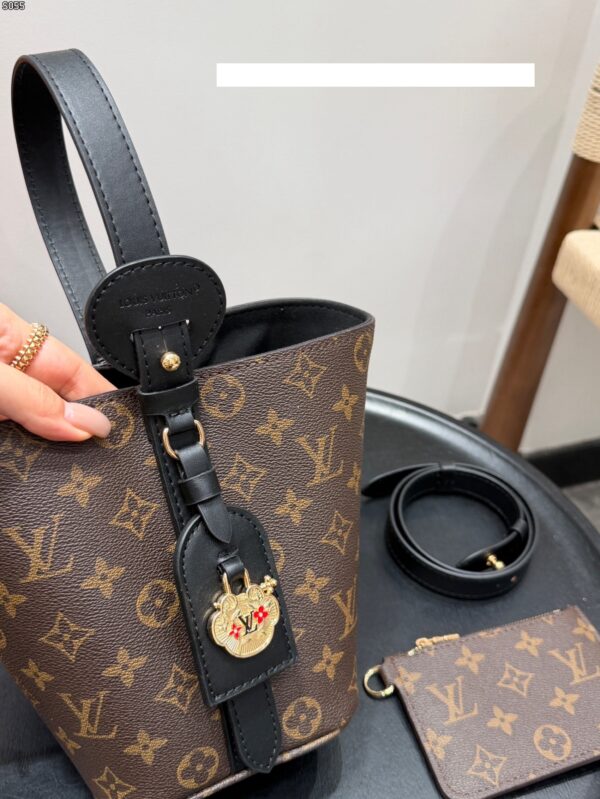 Stylish Fashion Carry LV Handbag LV265285