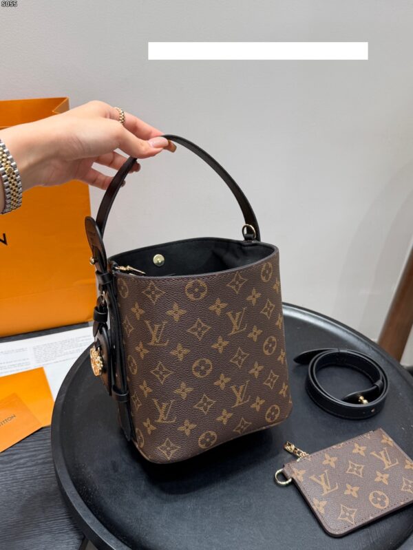 Stylish Fashion Carry LV Handbag LV265285