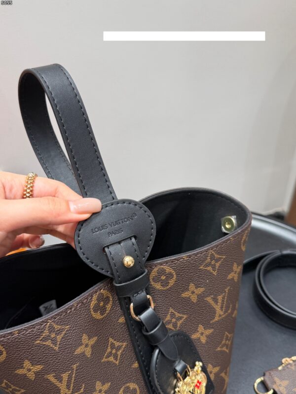 Stylish Fashion Carry LV Handbag LV265285