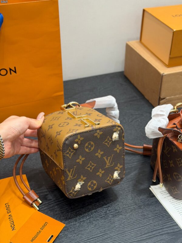 Stylish Fashion Carry LV Handbag LV265312