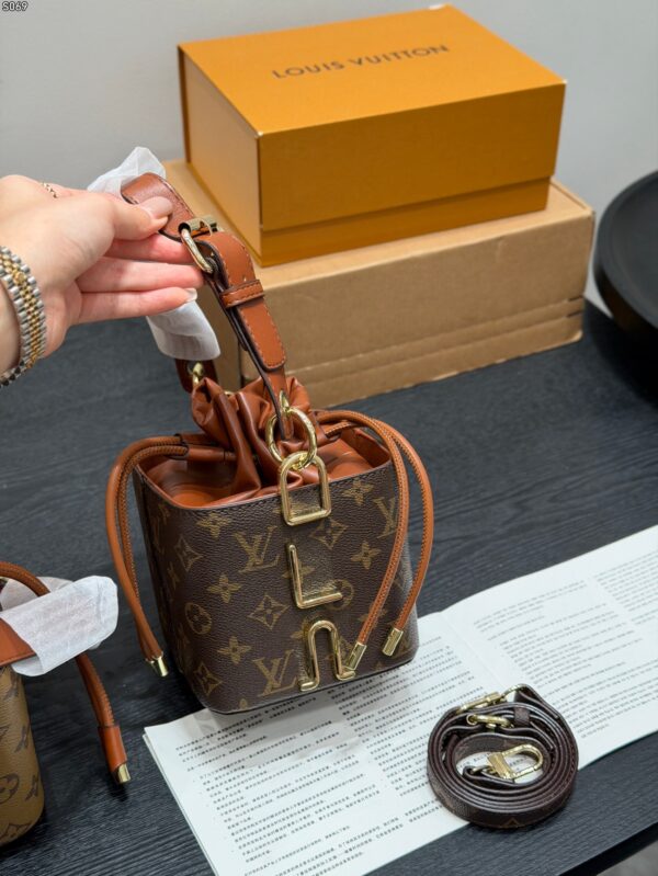 Stylish Fashion Carry LV Handbag LV265312