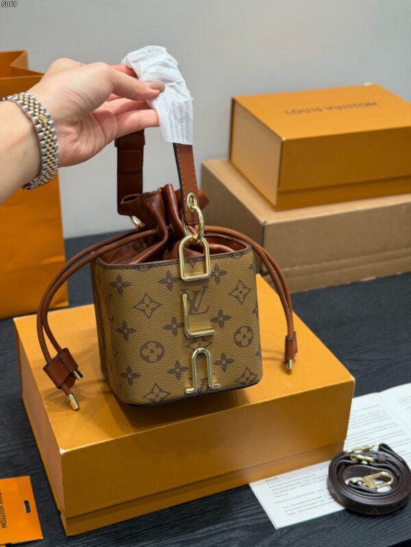 Stylish Fashion Carry LV Handbag LV265312