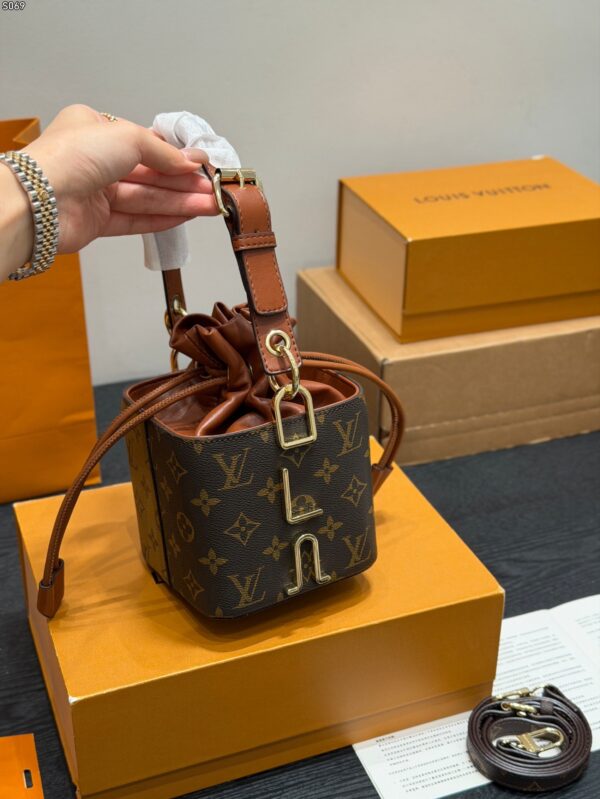 Stylish Fashion Carry LV Handbag LV265312