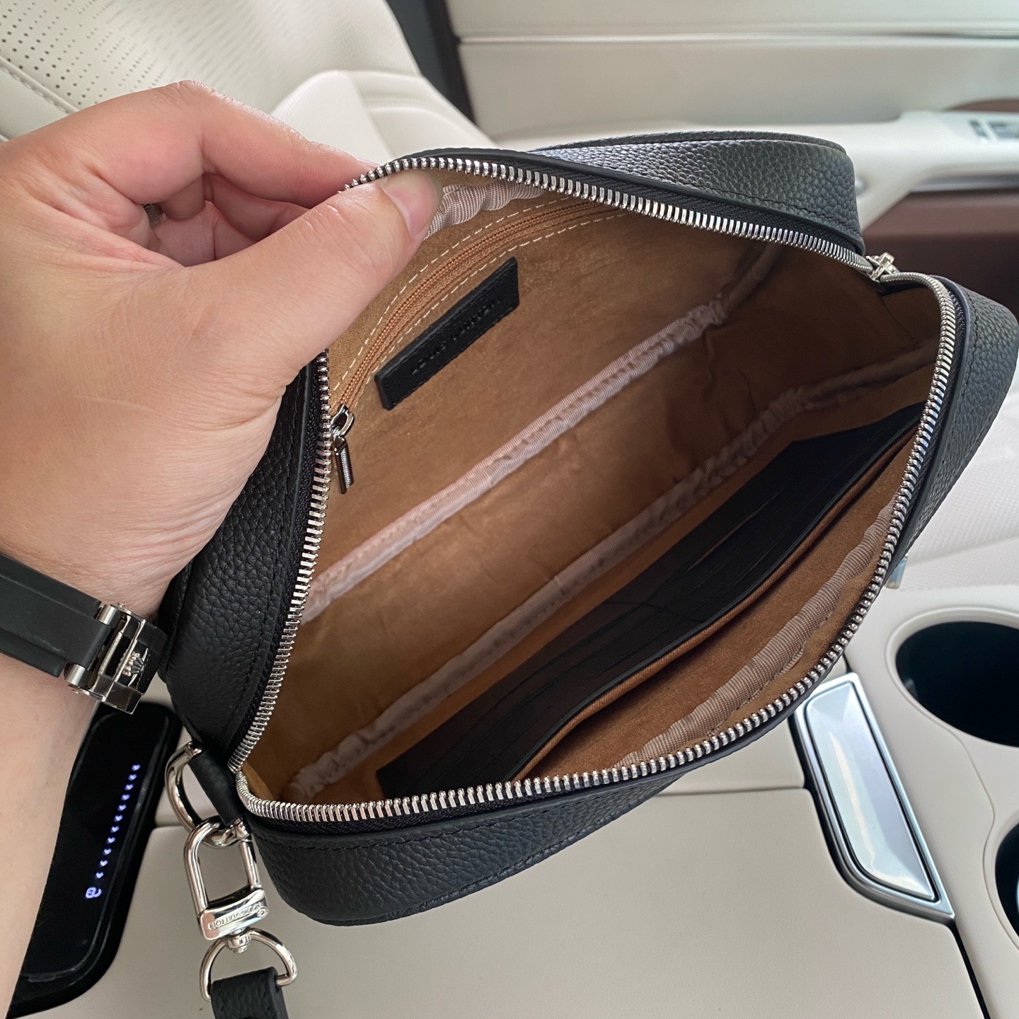 LV Pochette Kasai Monogram Shadow Leather KK02750 LV Pochette Kasai Monogram Shadow Leather KK02750
