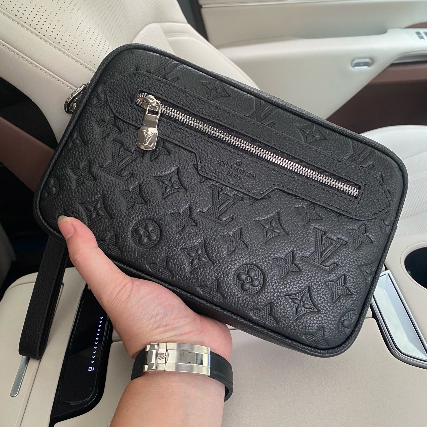 LV Pochette Kasai Monogram Shadow Leather KK02750 LV Pochette Kasai Monogram Shadow Leather KK02750