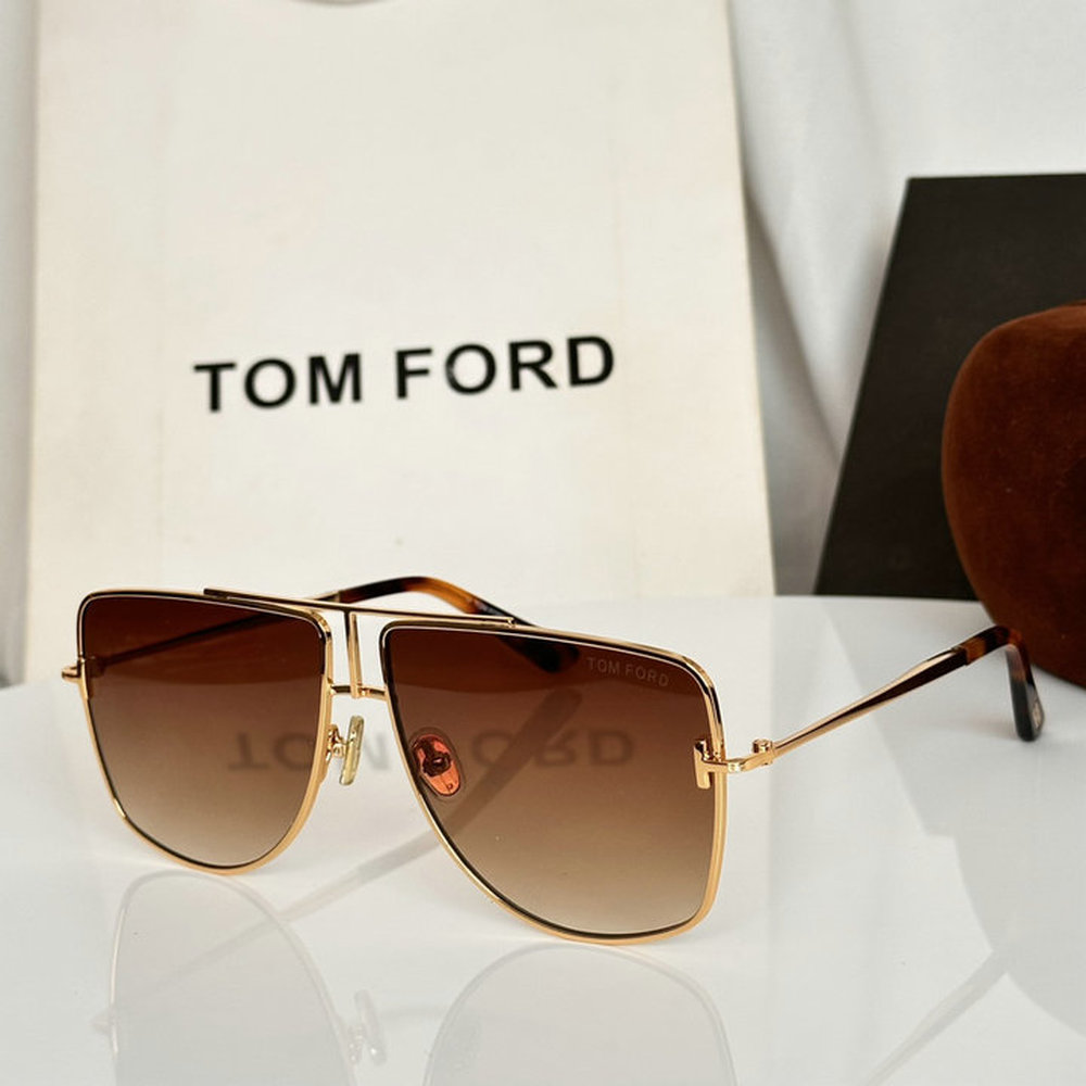 Tom Ford Oversized Square Eliott-02 TF1307 Sunglasses 604010000 Tom Ford Oversized Square Eliott-02 TF1307 Sunglasses 604010000
