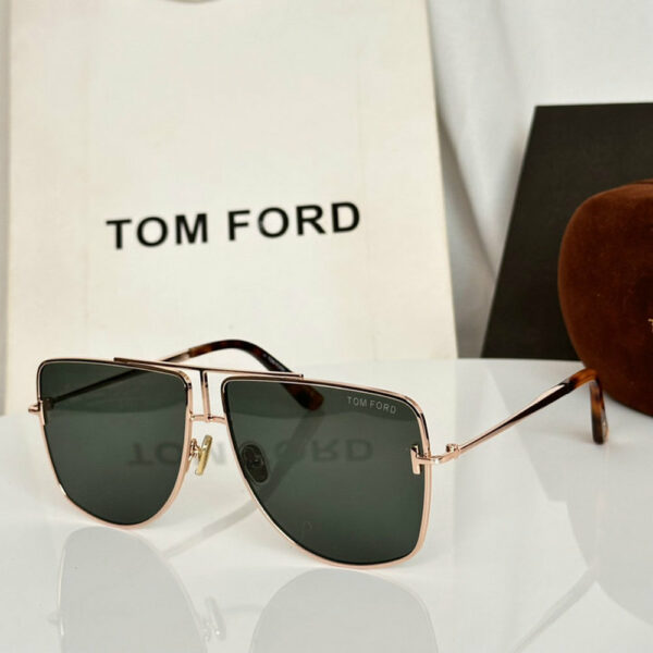 Tom Ford Oversized Square Eliott-02 TF1307 Sunglasses 604010000 Tom Ford Oversized Square Eliott-02 TF1307 Sunglasses 604010000