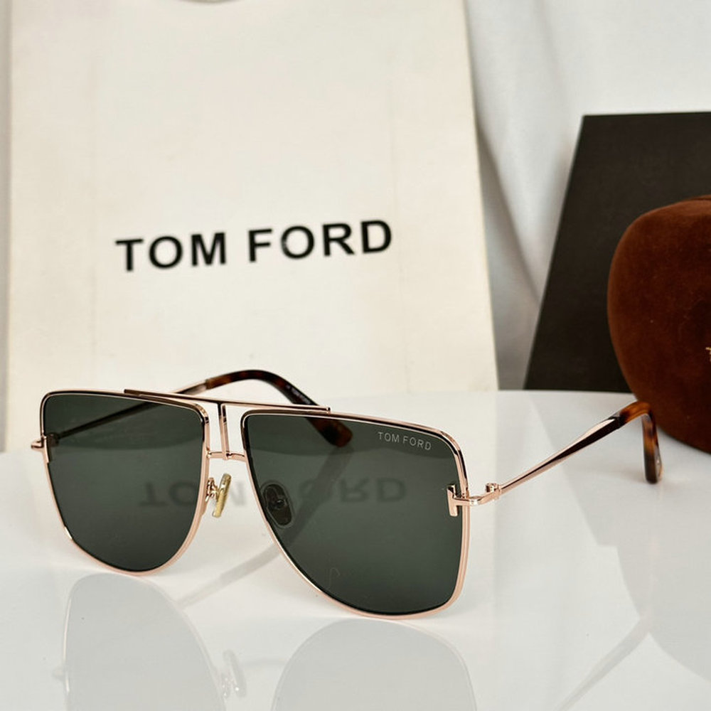 Tom Ford Oversized Square Eliott-02 TF1307 Sunglasses 604010000 Tom Ford Oversized Square Eliott-02 TF1307 Sunglasses 604010000