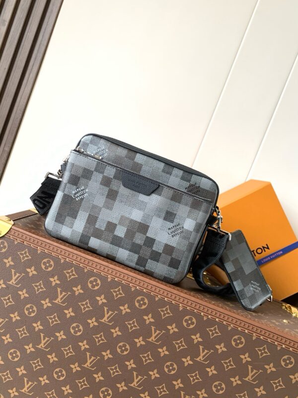 LV Trio Messenger Black KK03750