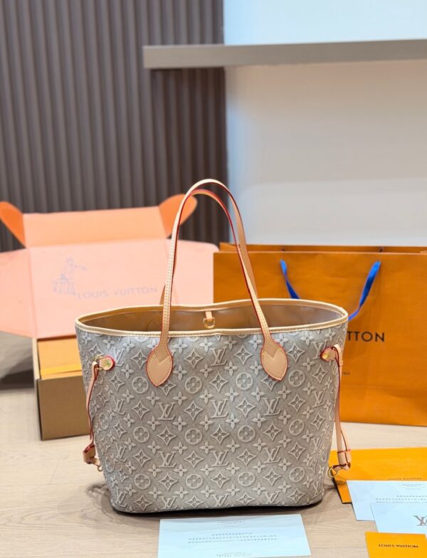 LV Pre-Fall Neverfull MM LV266105 LV Pre-Fall Neverfull MM LV266105
