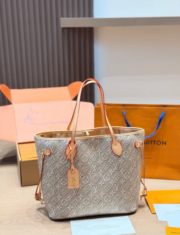 LV Pre-Fall Neverfull MM LV266105 LV Pre-Fall Neverfull MM LV266105