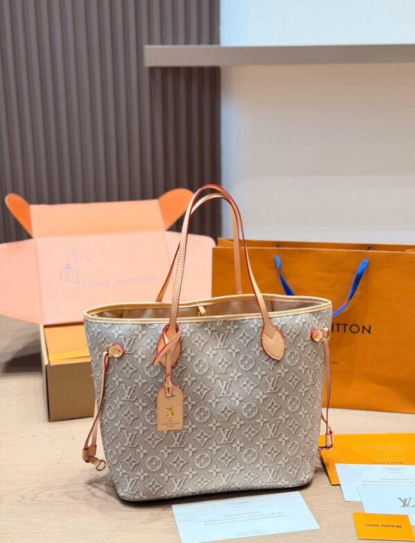LV Pre-Fall Neverfull MM LV266105 LV Pre-Fall Neverfull MM LV266105