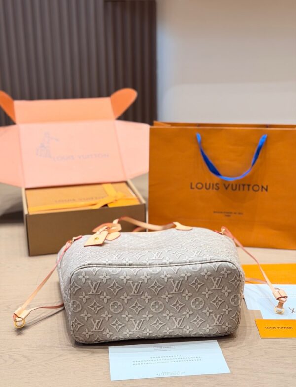 LV Pre-Fall Neverfull MM LV266105 LV Pre-Fall Neverfull MM LV266105