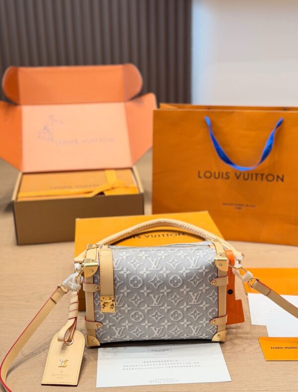 LV Pre-Fall Side Trunk MM LV266108