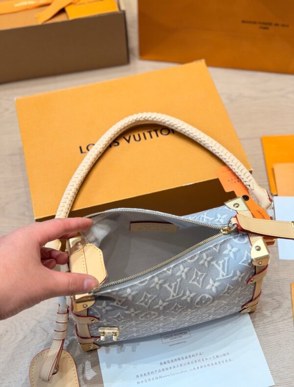 LV Pre-Fall Side Trunk MM LV266108
