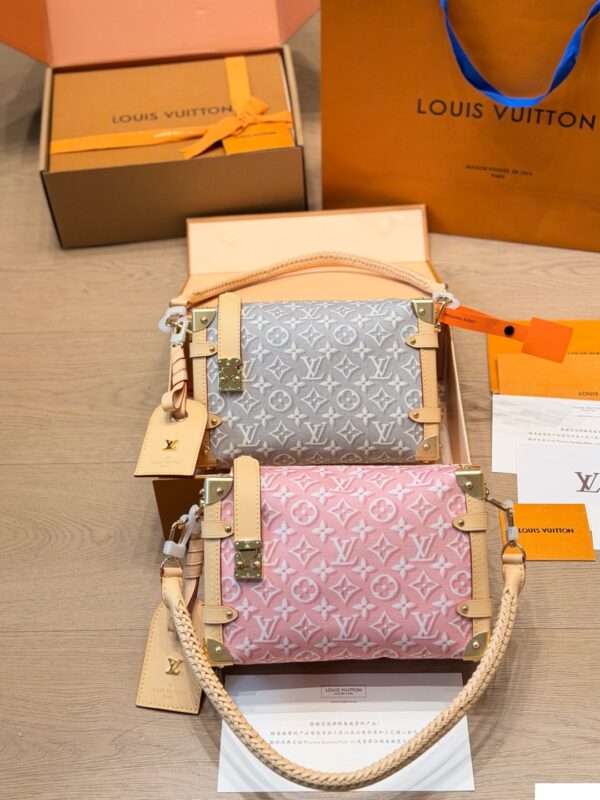LV Pre-Fall Side Trunk MM LV266108