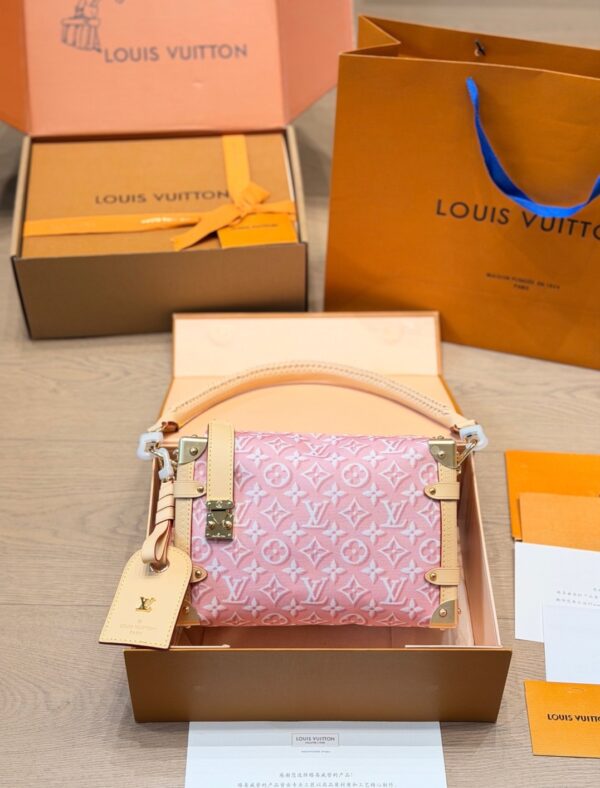 LV Pre-Fall Side Trunk MM LV266108