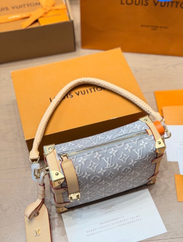 LV Pre-Fall Side Trunk MM LV266108