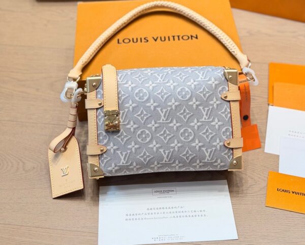 LV Pre-Fall Side Trunk MM LV266108