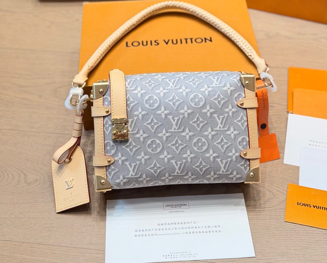LV Pre-Fall Side Trunk MM LV266108 LV Pre-Fall Side Trunk MM LV266108