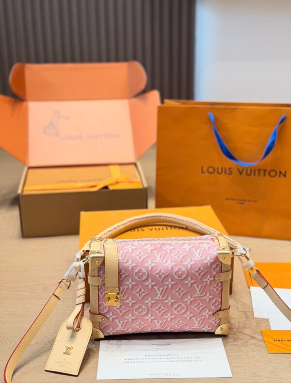 LV Pre-Fall Side Trunk MM LV266108