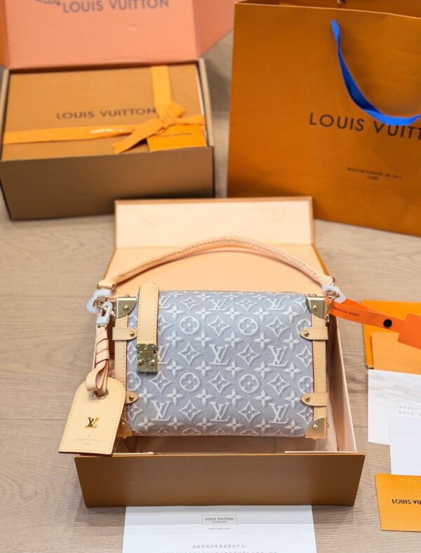 LV Pre-Fall Side Trunk MM LV266108
