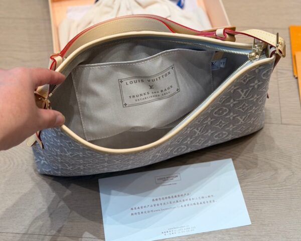 LV Pre-Fall Carryall East-West LV266109 LV Pre-Fall Carryall East-West LV266109