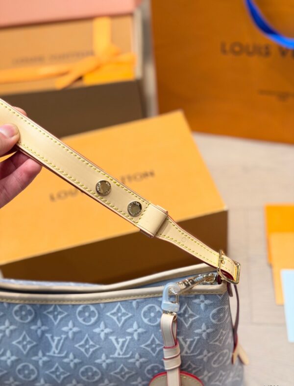 LV Pre-Fall Carryall East-West LV266109 LV Pre-Fall Carryall East-West LV266109