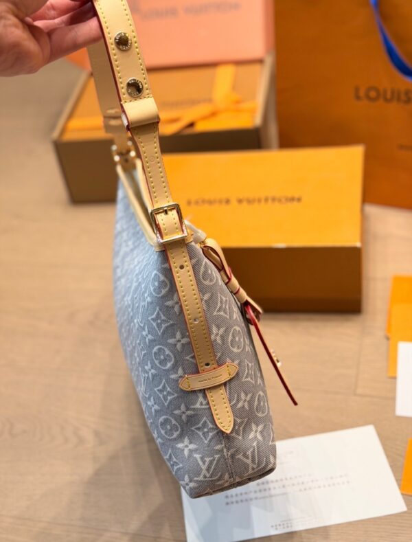 LV Pre-Fall Carryall East-West LV266109 LV Pre-Fall Carryall East-West LV266109