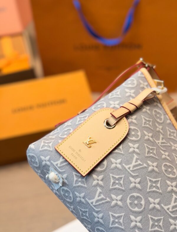 LV Pre-Fall Carryall East-West LV266109 LV Pre-Fall Carryall East-West LV266109