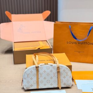 LV Pre-Fall Squire East West LV266104