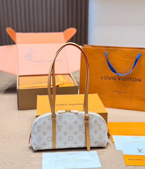 LV Pre-Fall Squire East West LV266104