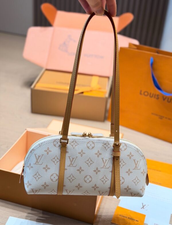 LV Pre-Fall Squire East West LV266104