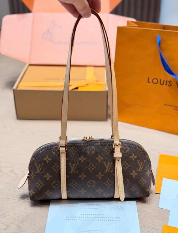 LV Pre-Fall Squire East West LV266104