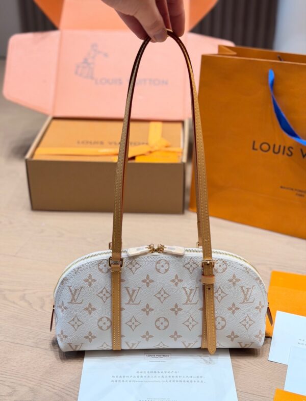 LV Pre-Fall Squire East West LV266104