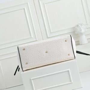 New Fashion CN Handbag 6289-062 12 8d46a071