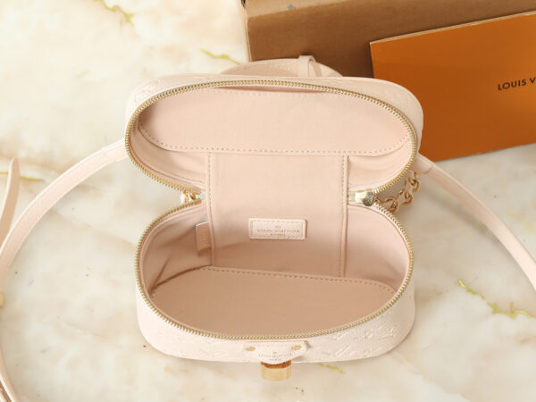 Chic Charm LV Handbag M47125
